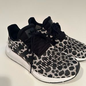 Adidas Women’s Swift Run Leopard shoes 7 1/2